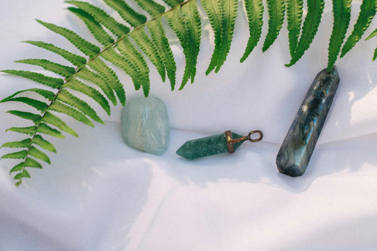 The Ultimate Beginner’s Guide to Healing Crystals: How to Choose, Cleanse & Use Them