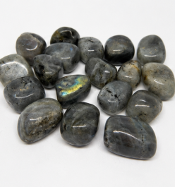 Labradorite Tumblestone – Protection, Intuition & Aura‑Shielding Crystal